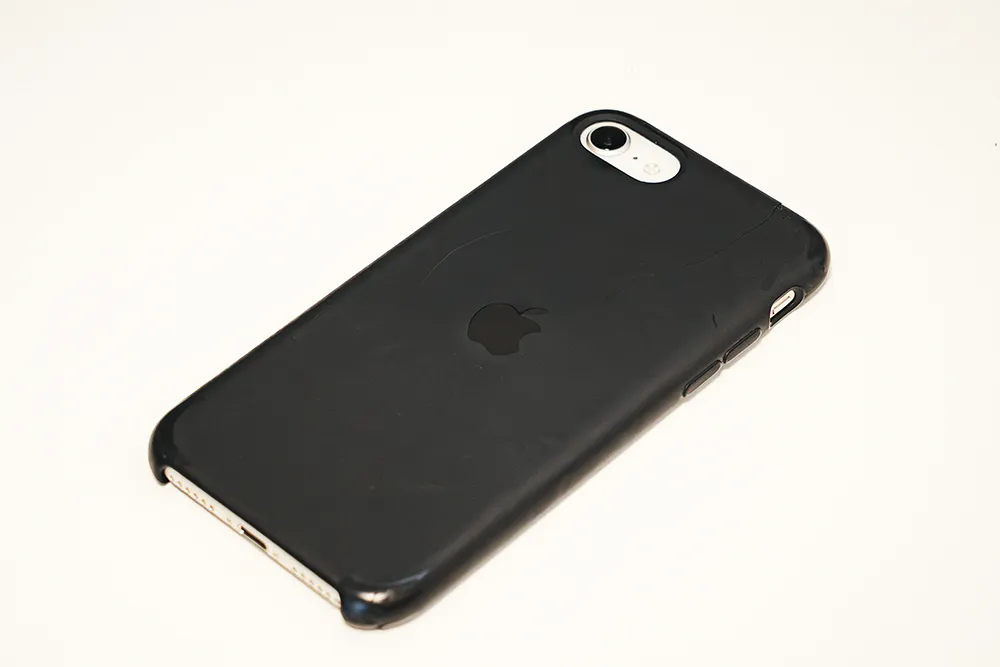 一見綺麗な Apple 純正シリコーンケース