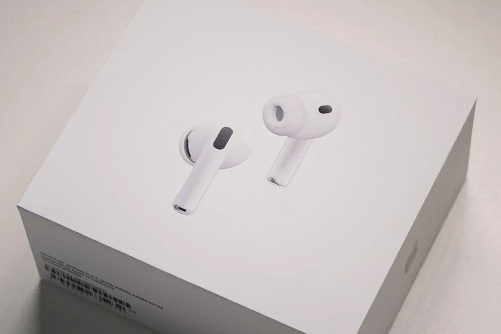 高級感のある AirPods Pro 3 の化粧箱