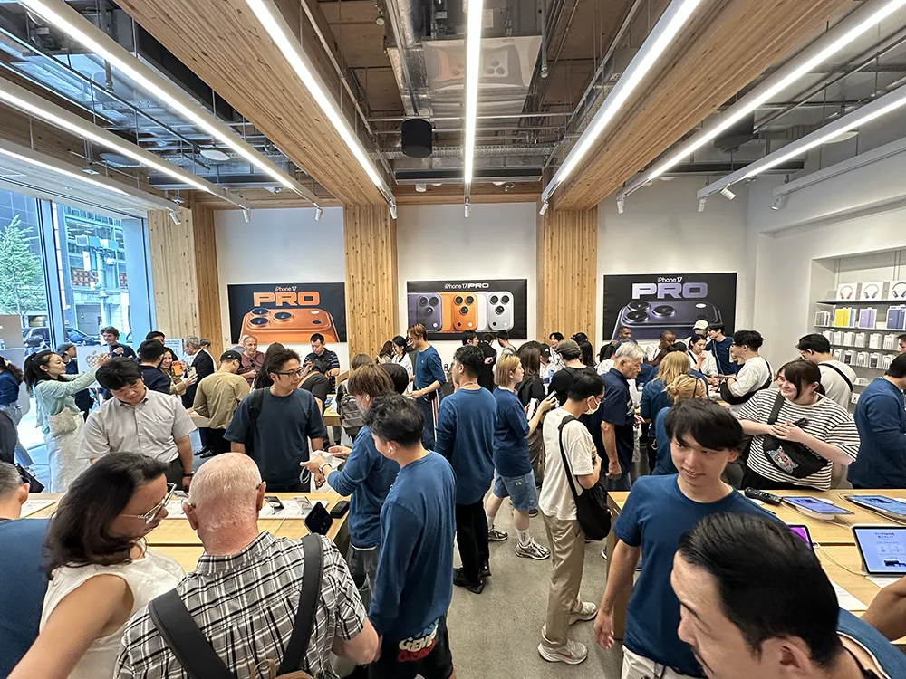 iPhone 17 シリーズ、iPhone Air 発売日の Apple 銀座店内の様子